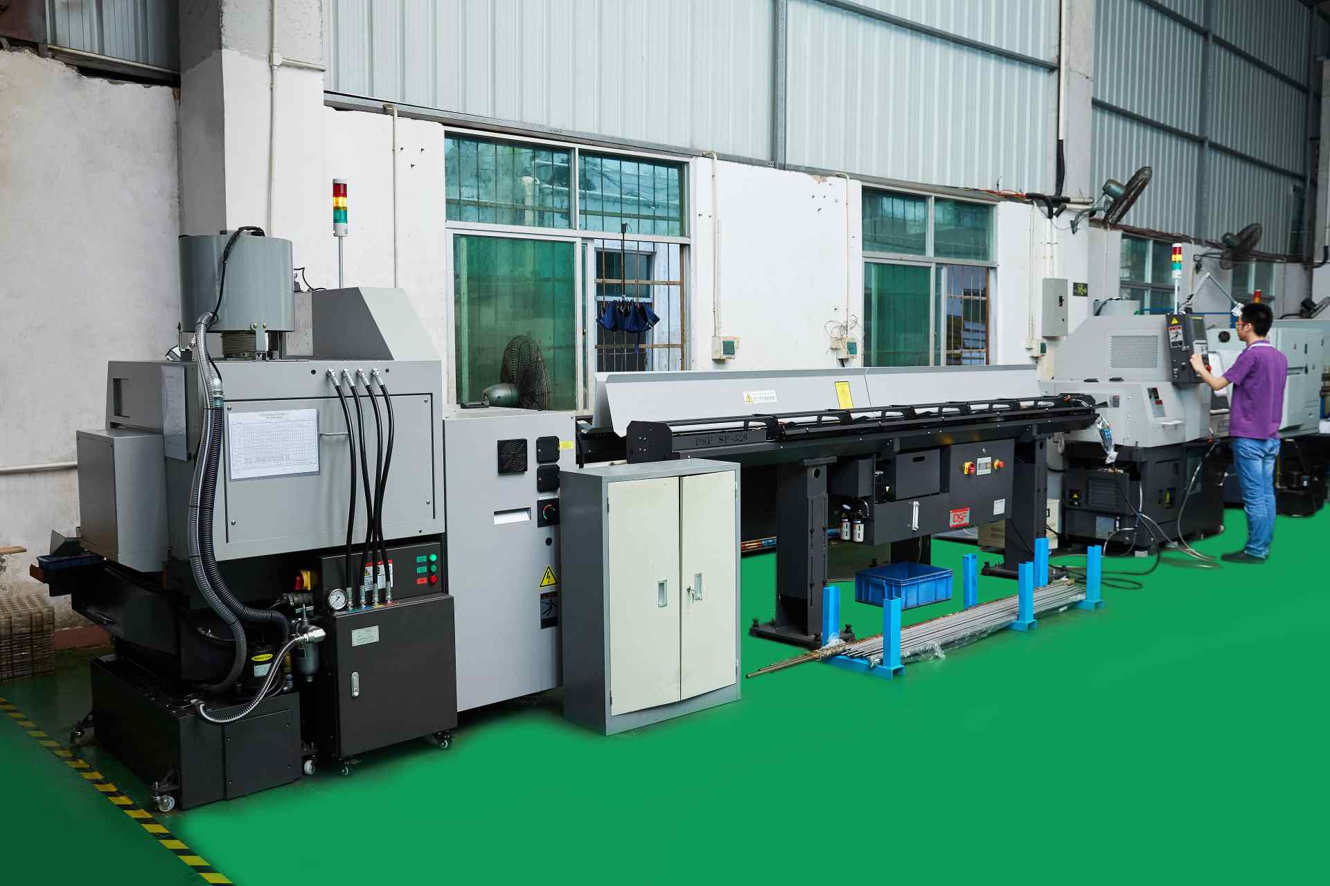 Precision CNC Tunring Center Workshop of 4 Axis CNC Milling
